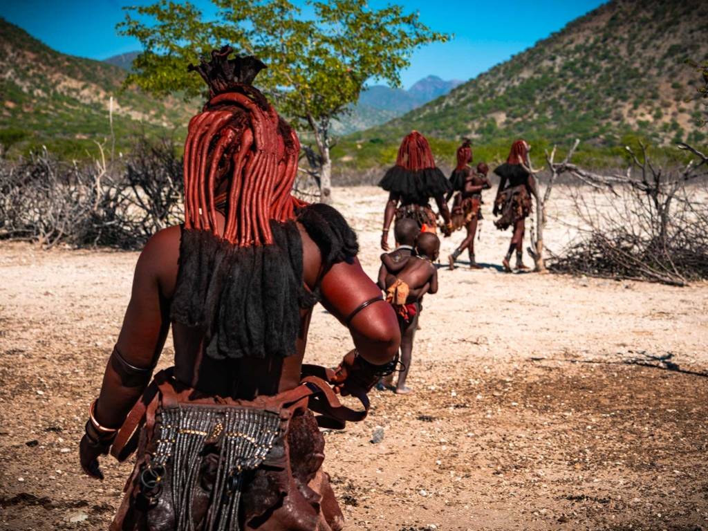 découvrez les trésors monumentaux de namibie, un pays aux paysages époustouflants et à la richesse culturelle inestimable. explorez ses monuments emblématiques, ses parcs nationaux et son patrimoine historique. une aventure fascinante vous attend au cœur de cette terre sauvage et préservée.