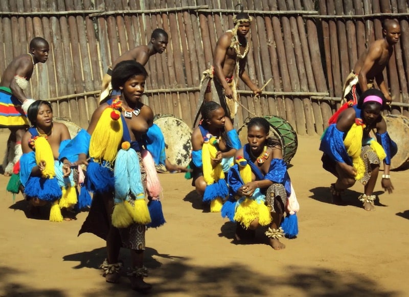 découvrez la richesse de la langue tswana et plongez dans la culture fascinante de ses locuteurs. explorez ses traditions, sa musique, sa littérature et bien plus pour comprendre l'importance de cette langue en afrique.