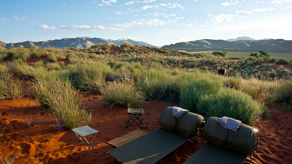 découvrez les paysages à couper le souffle de la namibie à travers nos randonnées inoubliables. explorez le désert de namib, les dunes rouges de sossusvlei et la faune sauvage du parc national d'etosha. une aventure unique vous attend dans ce pays aux merveilles naturelles.