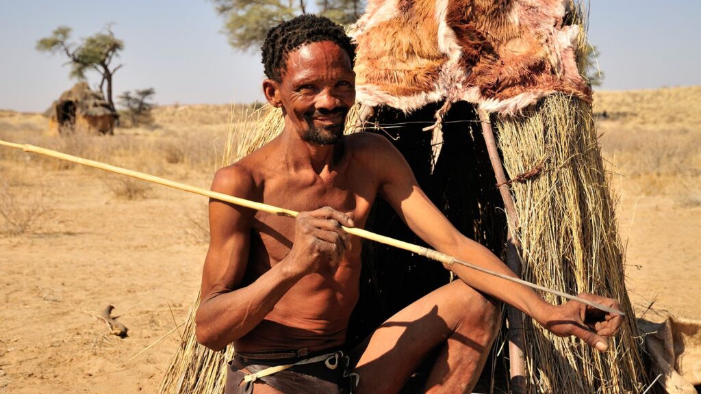 découvrez la fascinante culture des bushmen, un peuple ancestral d'afrique, connu pour ses traditions, son mode de vie nomade et son profond lien avec la nature. explorez leurs croyances, leur art, et leurs techniques de survie qui traversent les âges.