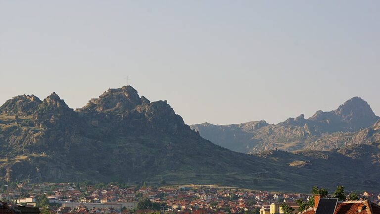 découvrez omaruru, une charmante ville de namibie célèbre pour son histoire coloniale, ses vignobles et son artisanat local. idéale pour les voyageurs en quête d’authenticité et de paysages exceptionnels.